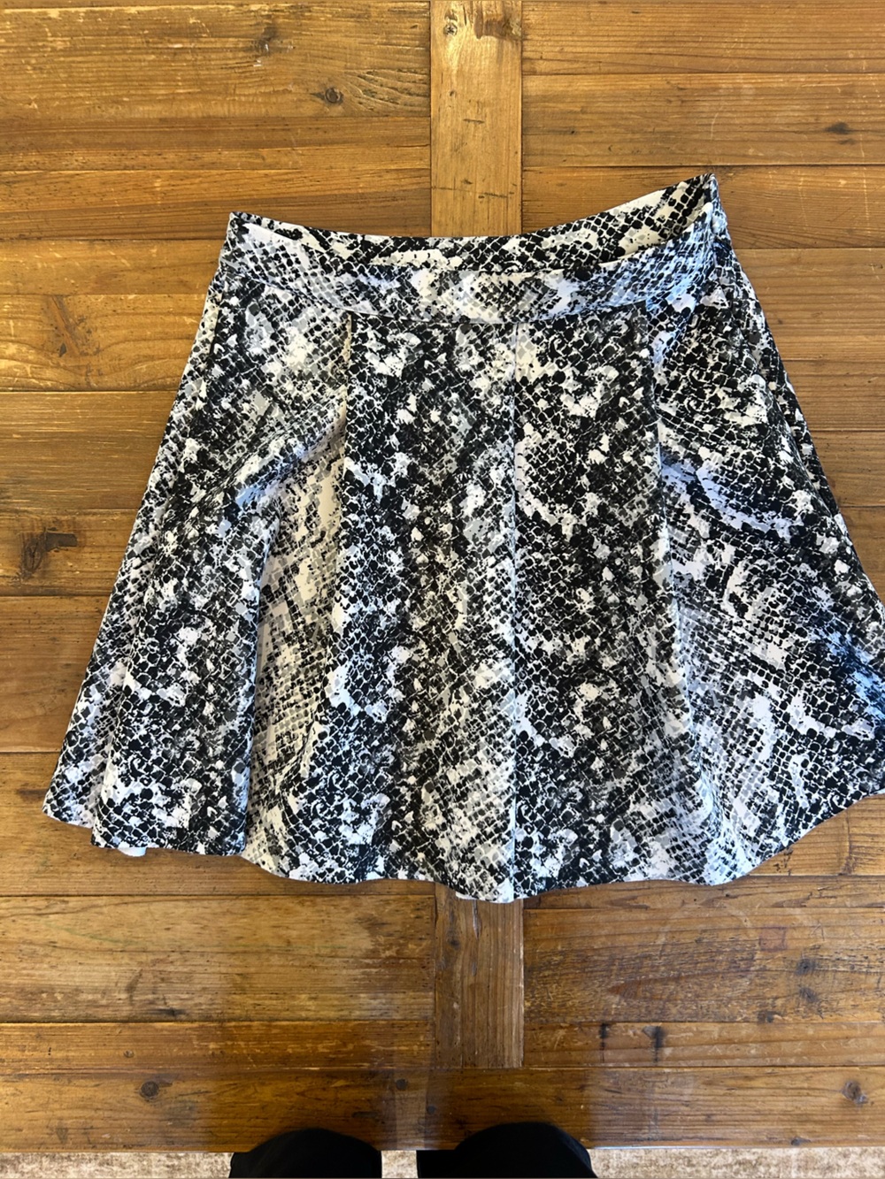Abercrombie & Fitch Black and White Snake-Print Pencil Skirt